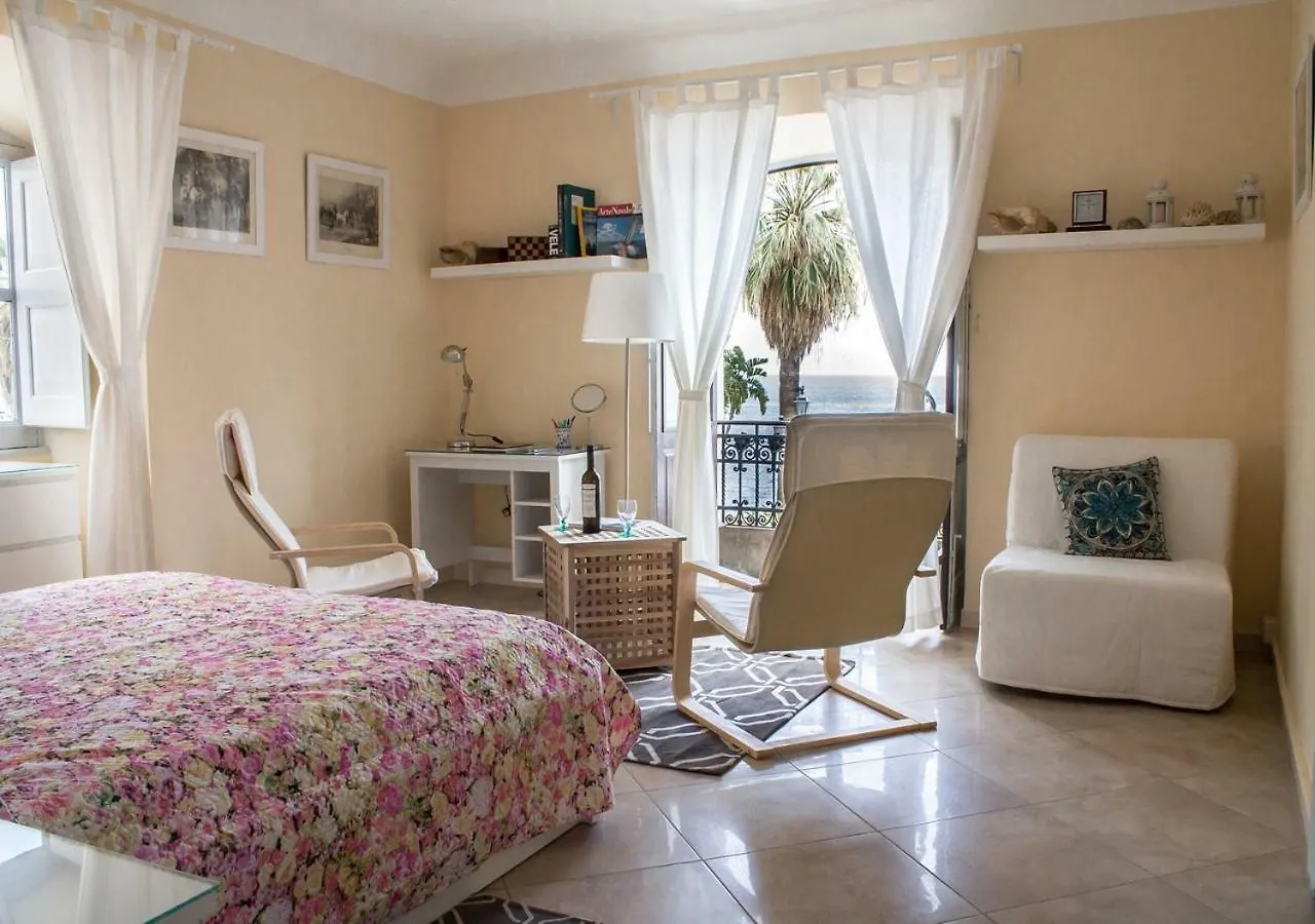 Casa Marina Villa Milazzo 0*,